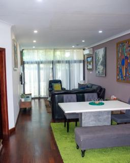 3 Bedroom Townhouse Behind Flagstaff House - 5