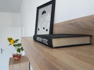 Spacious flat in wider centre of Nitra with balcony and free on-street parking - Nitra - 2