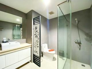 Restful and Elegant 1BR Patraland Amarta Apartment By Travelio - Beran-kidul - 5