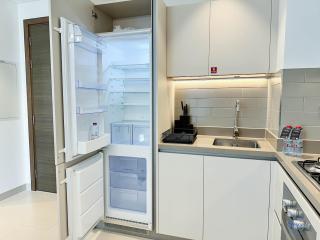Stylish 2BR Escape 2 Balconies Pool View - Dubai - 5