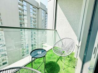 Stylish 2BR Escape 2 Balconies Pool View - Dubai - 7