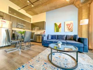 McCormick 2Br-2Ba unit for up to 8 guests with Skyline view, Optional Parking & Gym - Chicago - 3