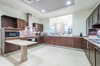 Waterfront 2BR Apartment with Assistant Room in Dream Palm Residence, Palm Jumeirah by Deluxe Holiday Homes - Dubai - 7