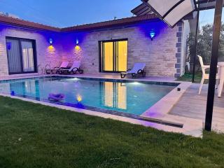 dolce villa - 8
