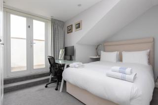 Spacious 3 Bedroom in Notting Hill with Balcony - London - 3