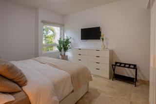 Modern Ground Level Condo, 2 bedrooms, Direct pool access - Palm-Eagle Beach - 1