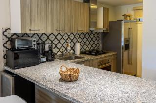 Modern Ground Level Condo, 2 bedrooms, Direct pool access - Palm-Eagle Beach - 2