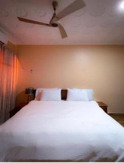 Accra-5Bedroom-3Bathroom-PrivateParking - Trofwi - 2