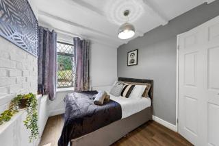 Apartment Sleeps 7 with Free Parking - Chatham - 3