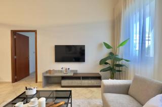 Spacious 1 BR Apt in Motor City - Sherlock House 2 by Vibel - Dubai - 9