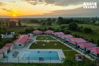 StayVista at Wildwoods Stone with Pool, Bathtub, Wi-Fi - Sawāi Mādhopur - 9