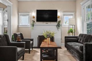 Entire Spacious Home Near DC - 5