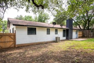 Home with Huge Fenced Yard - San Antonio - 6