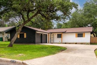 Home with Huge Fenced Yard - San Antonio - 8