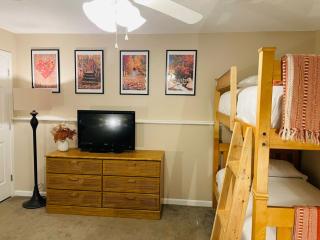 Comfortable Cozy Conway Hideaway that Sleeps 8 Pet Friendly - 6