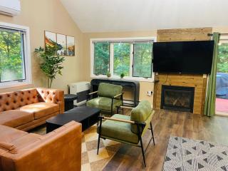 Comfortable Cozy Conway Hideaway that Sleeps 8 Pet Friendly - 5