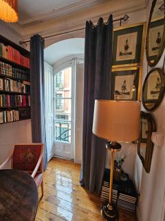 Room in Apartment - Spectacular Room With Balcony In The City Centre - 8