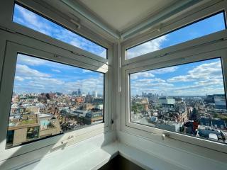 Bright 2-Bedroom in Soho High-Rise with Skyline Views - Londra - 9
