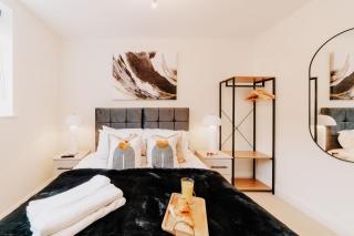 Duplex Stylish Balcony Parking City Pad WiFi Families Contractors - Birmingham - 4