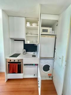 Bright 2-Bedroom in Soho High-Rise with Skyline Views - Londra - 2