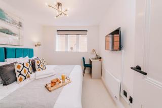 Duplex Stylish Balcony Parking City Pad WiFi Families Contractors - Birmingham - 8