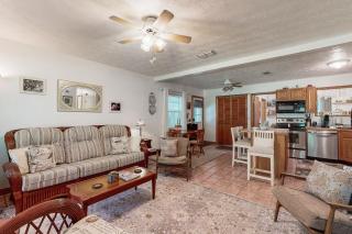 Cozy cottage near the beach with internet, AC, Washer/Dryer - 7