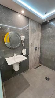 Nesto Hotel - Manāwirah - 6