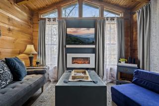 Sweet Little Honeymoon Cabin - 1