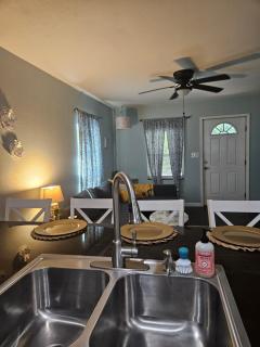 Bicycle Bungalow Cottage - Granbury - 3