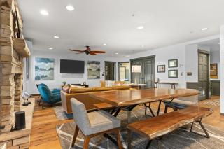 Whiskey Ridge - Spacious Mountain Modern Condo - Easy Walk to Base, Two Patios, 2 Main Suites, Grill! - 2