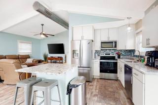 The Orange Crush - 5BR Beachfront Family Retreat - 7