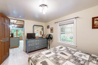 Lazy Loon Cottage - 4