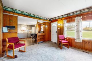 1-BR Cozy Retreat with Scenic Views and Patio -  - 7