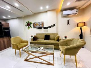 Lavish Luxury - Rāmkot - 5