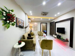 Lavish Luxury - Rāmkot - 1