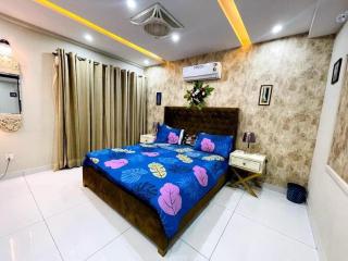 Lavish Luxury - Rāmkot - 0