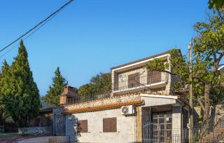 Cozy Home In Cesarica With Kitchen - Cesarica - 2