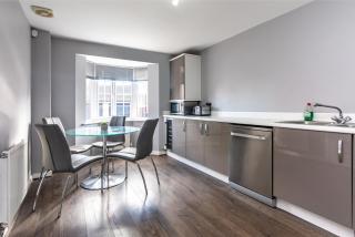 Convenient 3 Bedroom House Near Derby City Centre - 8