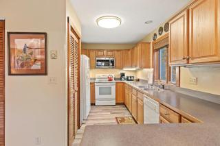 Timber Camp Hideaway with Wintergreen Advantage - Wintergreen - 8