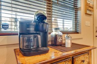 Cabin with Pool Access - Walk to Table Rock Lake! - Lampe - 1