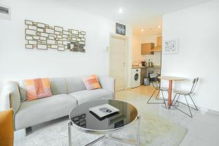 Luxe Apt close to Airport&Mall with a Rooftop Pool - Accra - 1