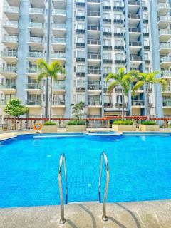 Nara Homes at Palm Tree Villas in front of NAIA Terminal 3 - Manila - 2