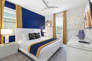 Chic Villa with Dino BR, Theater, Arcade & Pool Table - Kissimmee - 2