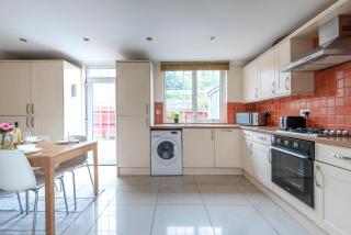 Spacious 3 Bedroom Whitechapel City Home - 9 mins from Tower Bridge with Free Parking & Garden - Londra - 7