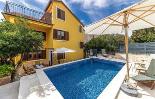 4 Bedroom Lovely Home In Selce - Selce - 0