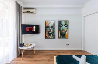 Zoe Apartment at City Center - Tirana - 4