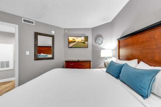 Oceanfront Perfect Couples Getaway - Myrtle Beach - 5