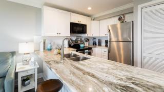 Sea View and Sunrise Top Floor Ocean Pointe 2412 - Key Largo - 9