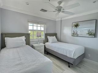 Sunrise Oasis - Top Floor Ocean Pointe 2411 - Key Largo - 3