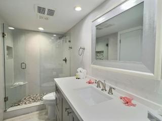 Sunrise Oasis - Top Floor Ocean Pointe 2411 - Key Largo - 2